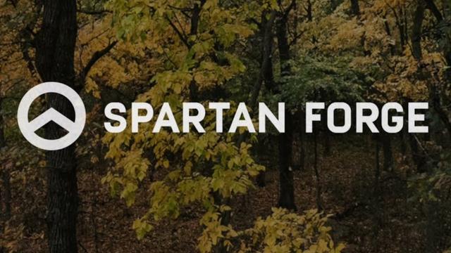 Cómo Usar SPARTAN FORGE: Guía del Compañero de Caza con IA